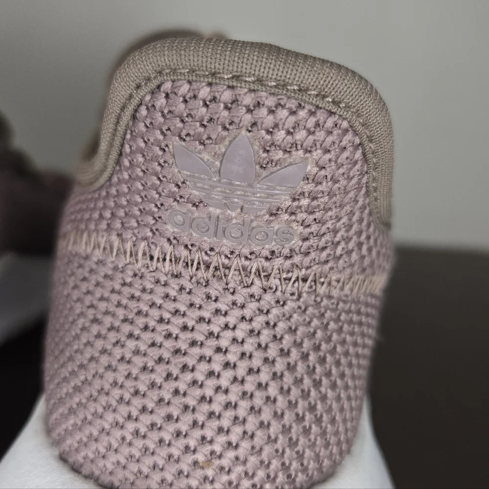 Adidas Knit Sneakers Boys 6 Womens 7.5 Taupe Athletic Shoes